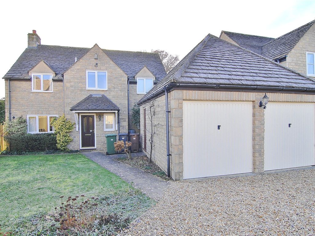 4 bed detached house for sale in Abbenesse, Chalford Hill, Stroud