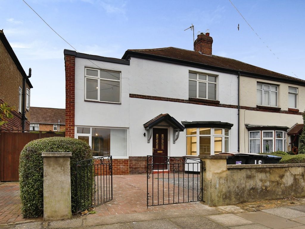 4 bed semidetached house for sale in Finchale Road, Durham DH1, £