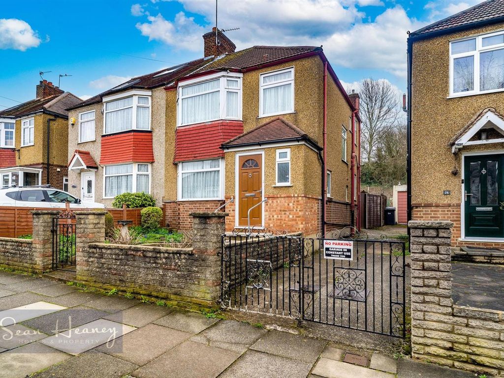 3 bed semidetached house for sale in Fairfield Way, EN5 Zoopla