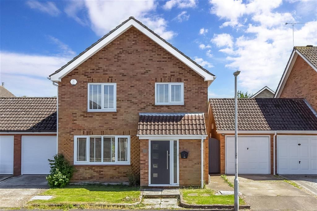 3 bed link detached house for sale in Washington Avenue, Laindon