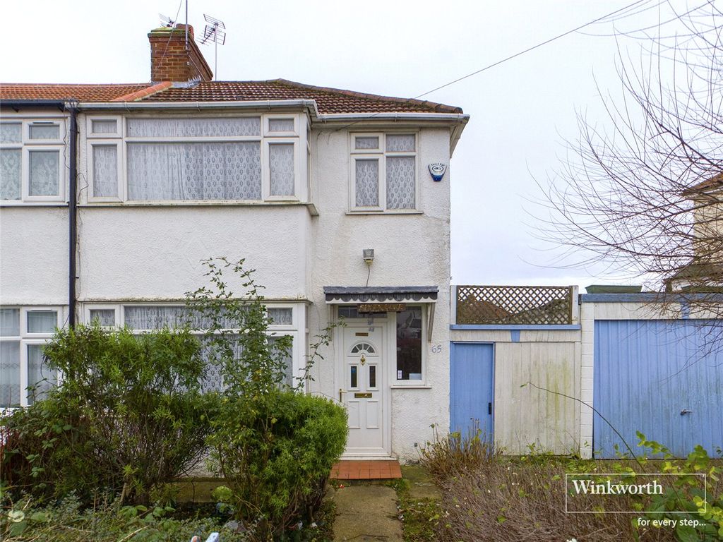 3 bed end terrace house for sale in Gainsborough Gardens, Edgware HA8