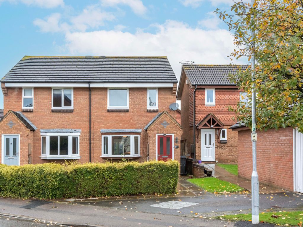 3 bed semidetached house for sale in Ellicks Close, Bradley Stoke
