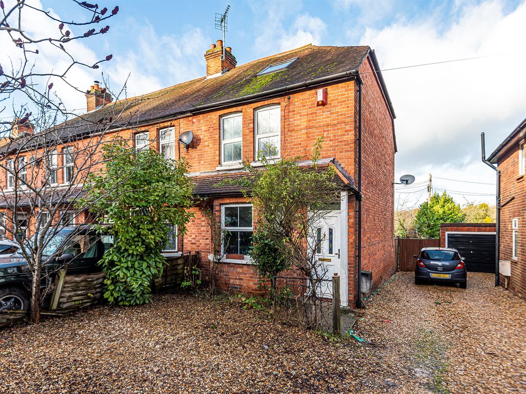 4 bed end terrace house for sale in The Terrace, Knowl Hill, Reading