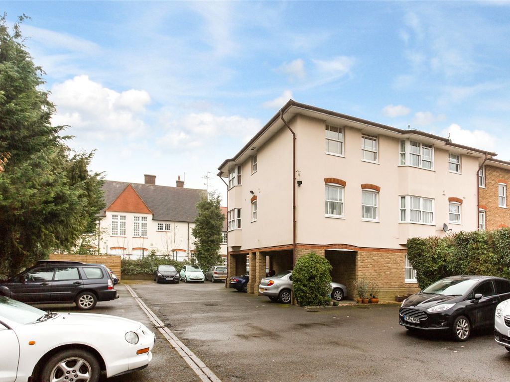 2 bed flat to rent in Norfolk Mews, South Street, Dorking, Surrey RH4