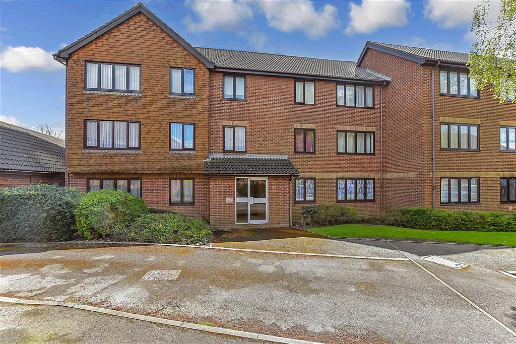 1 bed flat for sale in Dover Road, Folkestone, Kent CT19, £130,000 Zoopla