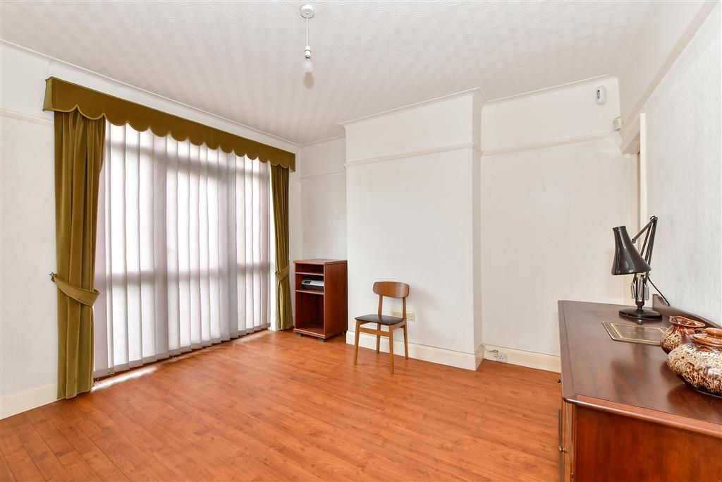 2 bed semidetached house for sale in Stradbroke Grove, Clayhall