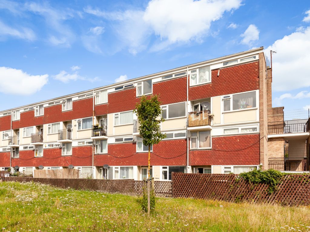 2 bed flat for sale in Strawberry Path, Oxford OX4, £200,000 Zoopla