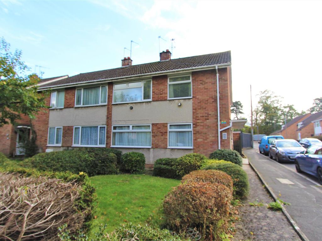 2 bed flat to rent in 44 Gaston Avenue, Keynsham, Bristol BS31, £995