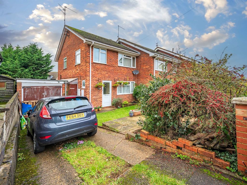 3 bed semidetached house for sale in Lawson Street, Kettering NN16, £