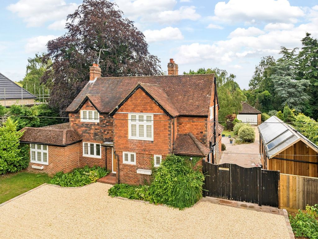 3 bed detached house for sale in Green Lane, Burnham SL1 Zoopla