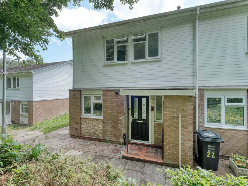 3 bed end terrace house for sale in Belbroughton Close, Lodge Park