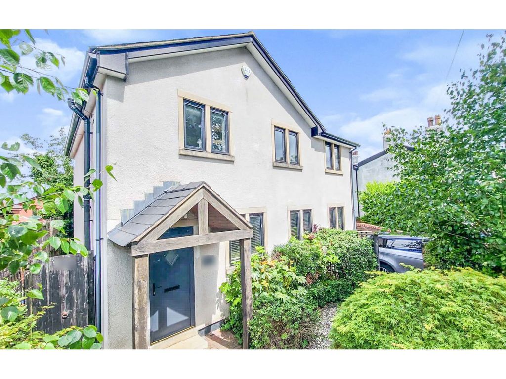 3 bed detached house for sale in Kings Road, AshtonUnderLyne OL6 Zoopla