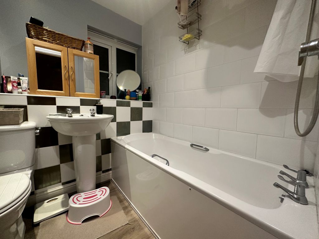 3 bed property to rent in Yeoman Way, Trowbridge BA14, £1,200 pcm Zoopla