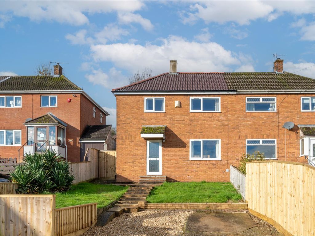 3 bed semidetached house for sale in Highmead Gardens,
