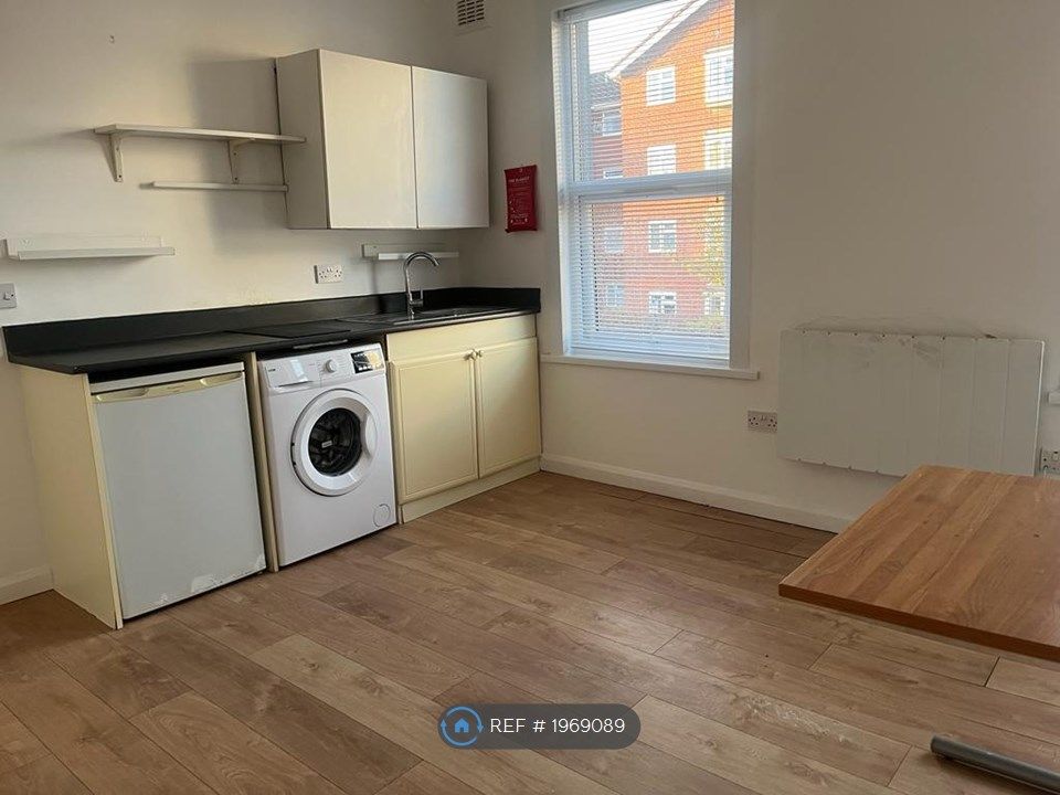 Studio to rent in Stratford, London E15, £900 pcm - Zoopla
