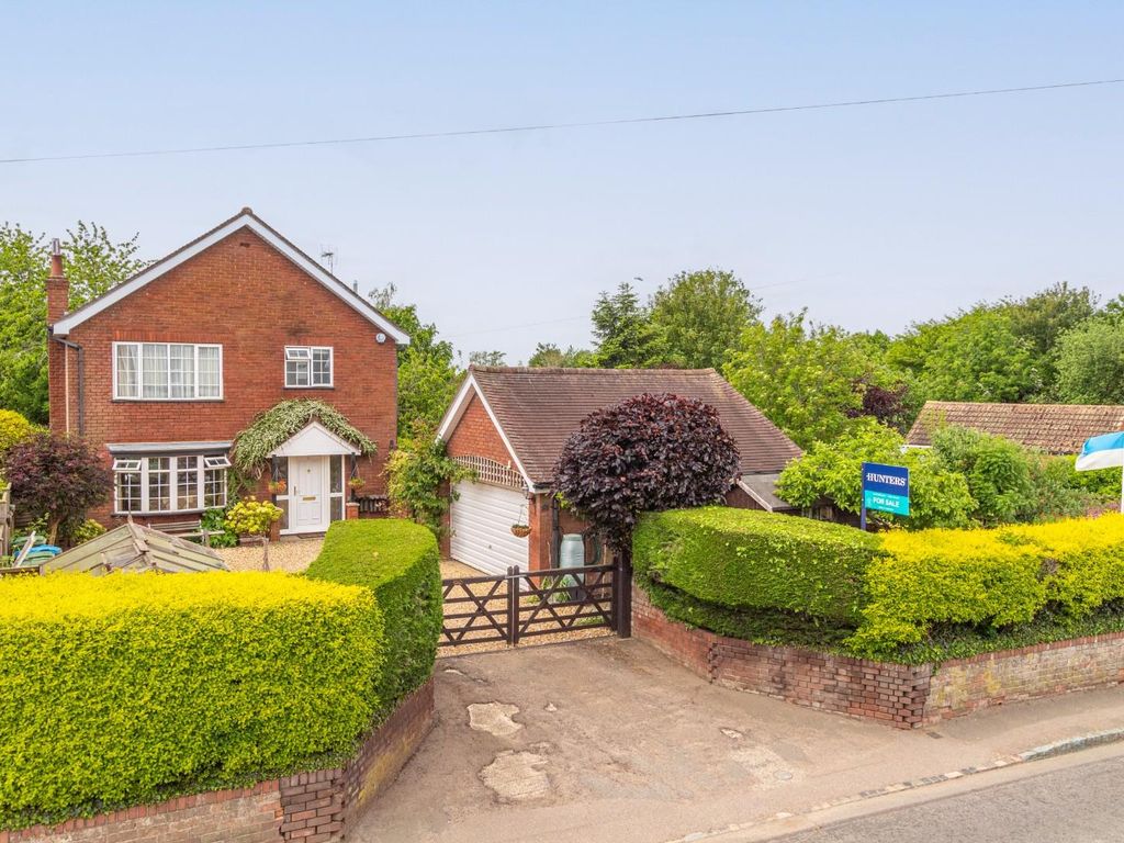 4 bed detached house for sale in High Street North, Stewkley, Leighton