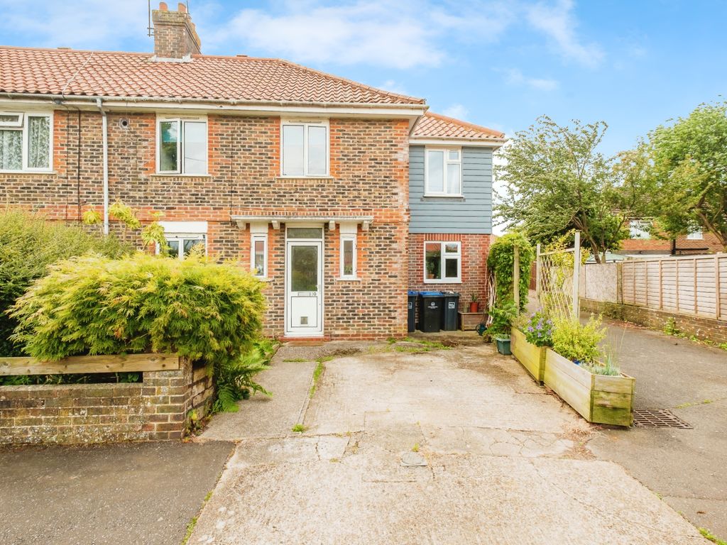 3 bed semidetached house for sale in Thackeray Road, Worthing, West