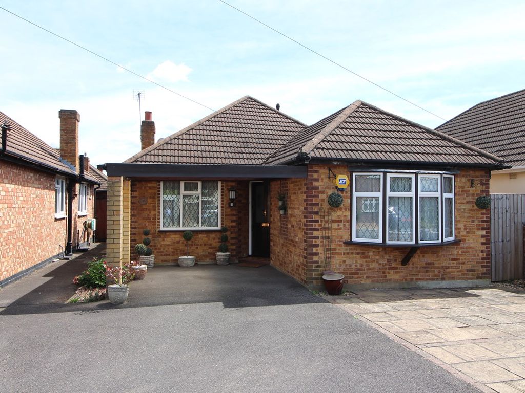 2 bed detached bungalow for sale in Meadow Road, Ashford TW15, £479,950