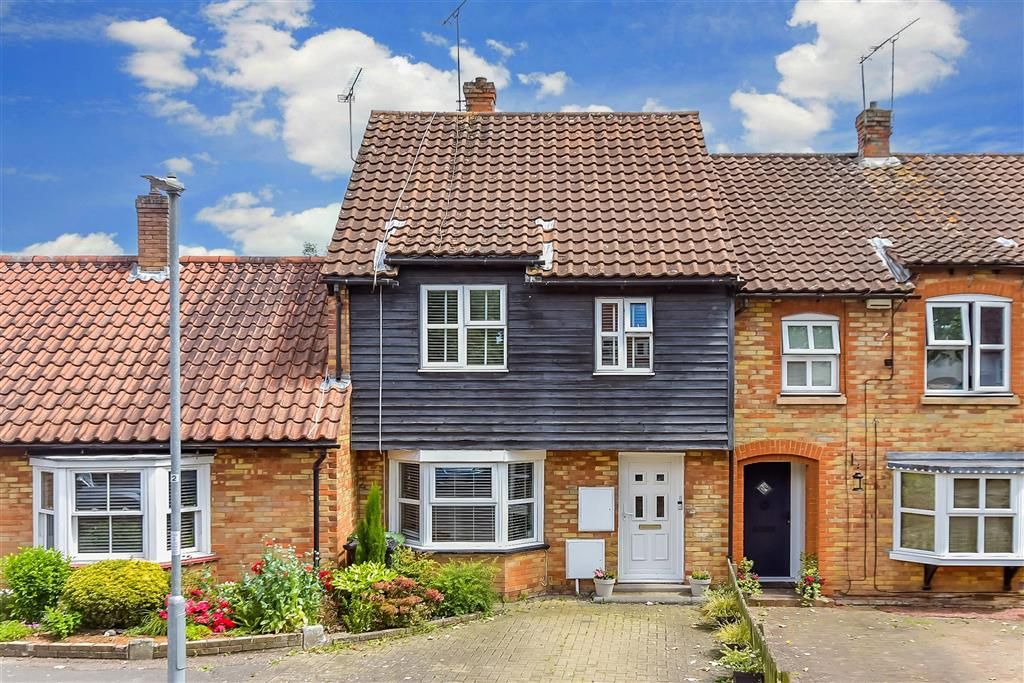 3 bed terraced house for sale in New Waverley Road, Basildon, Essex