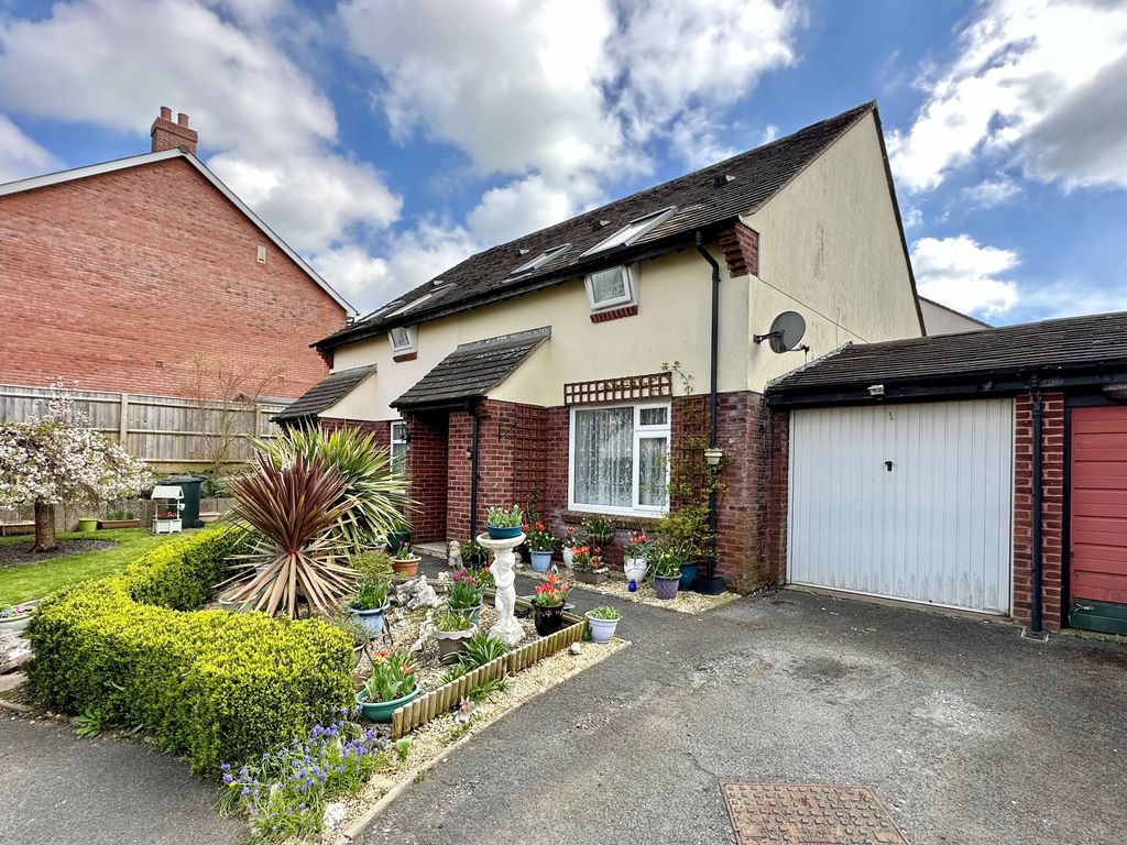 3 bed semidetached house for sale in Barns Close, Kingsteignton