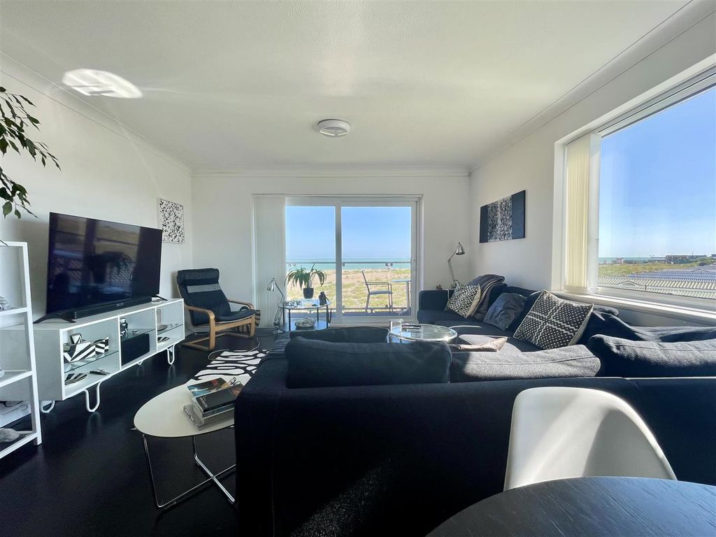 2 bed flat for sale in Timberlaine Road, Pevensey Bay, Pevensey BN24, £