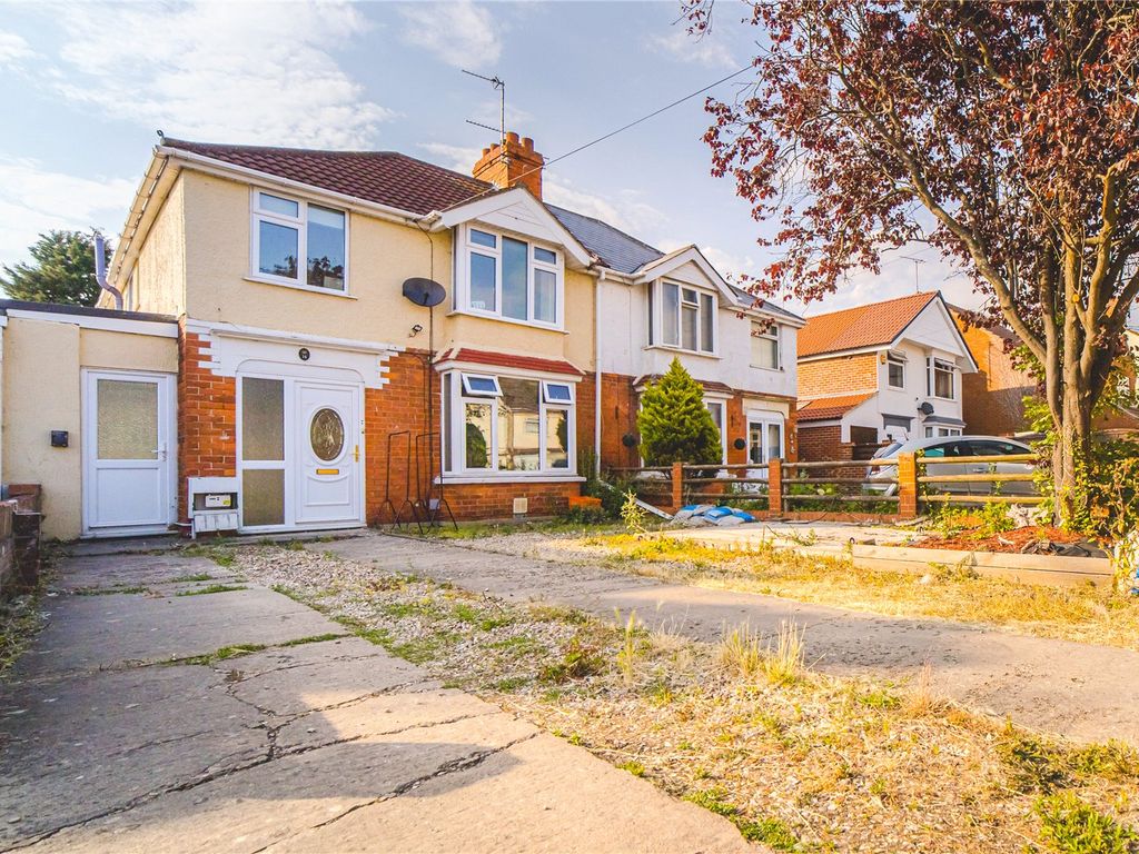 3 bed semidetached house for sale in Stratton Road, Swindon, Wiltshire