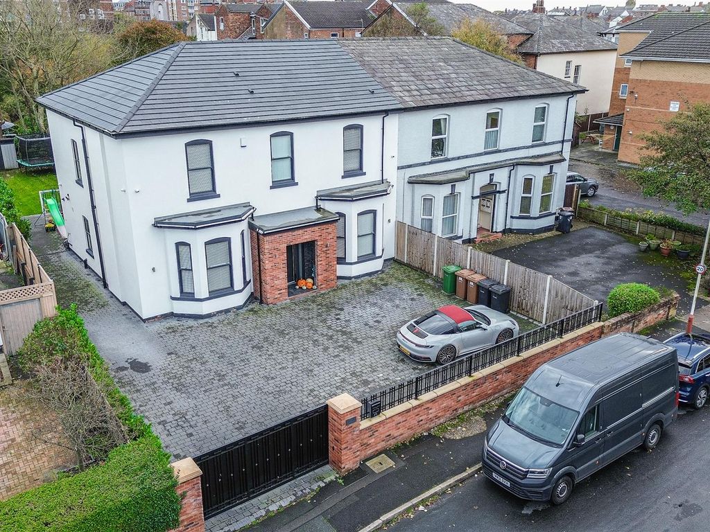 5 bed semidetached house for sale in Avondale Road, Southport PR9, £