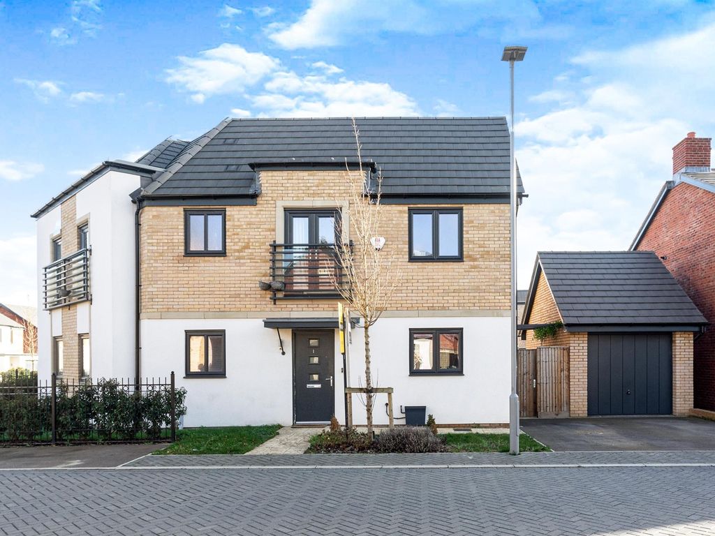 3 bed semidetached house for sale in Four Marks Close, Broughton