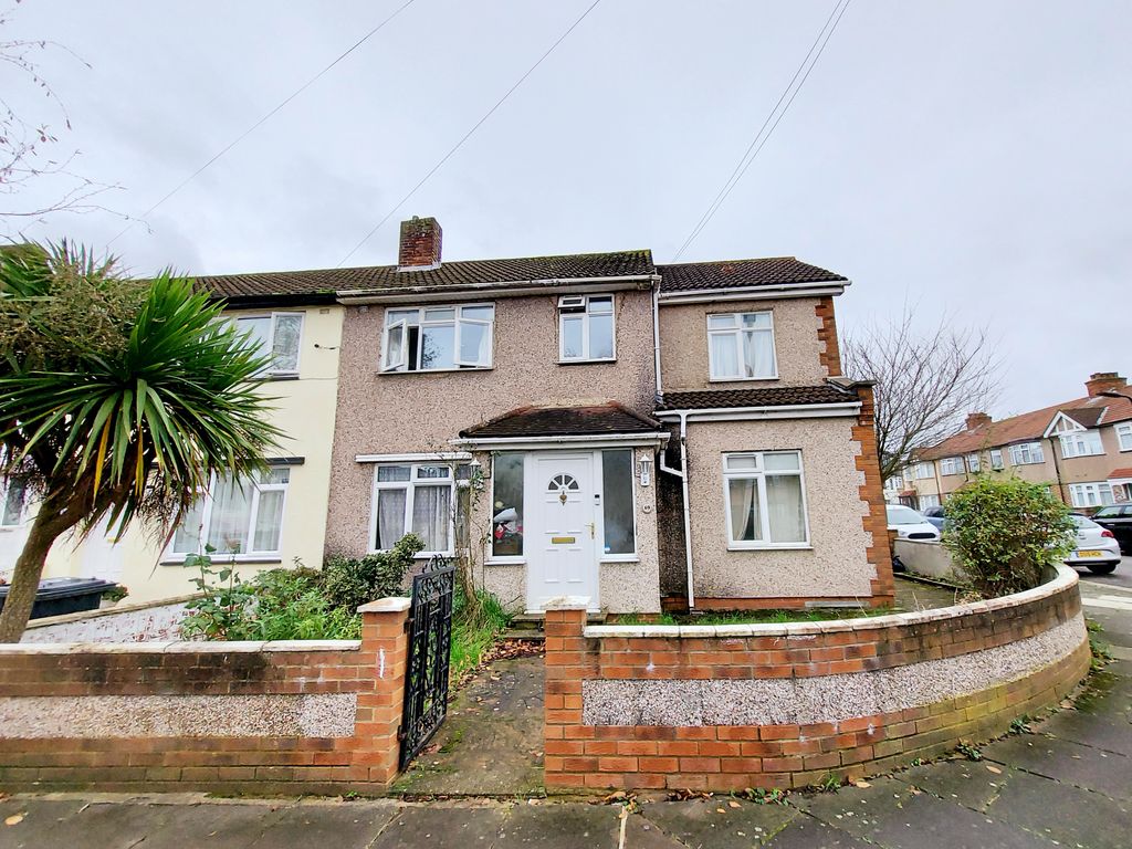 5 bed end terrace house for sale in Greenway Gardens, Greenford UB6