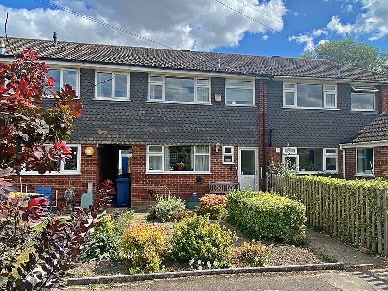 3 bed terraced house for sale in Furlong Close, Bourne End SL8 Zoopla
