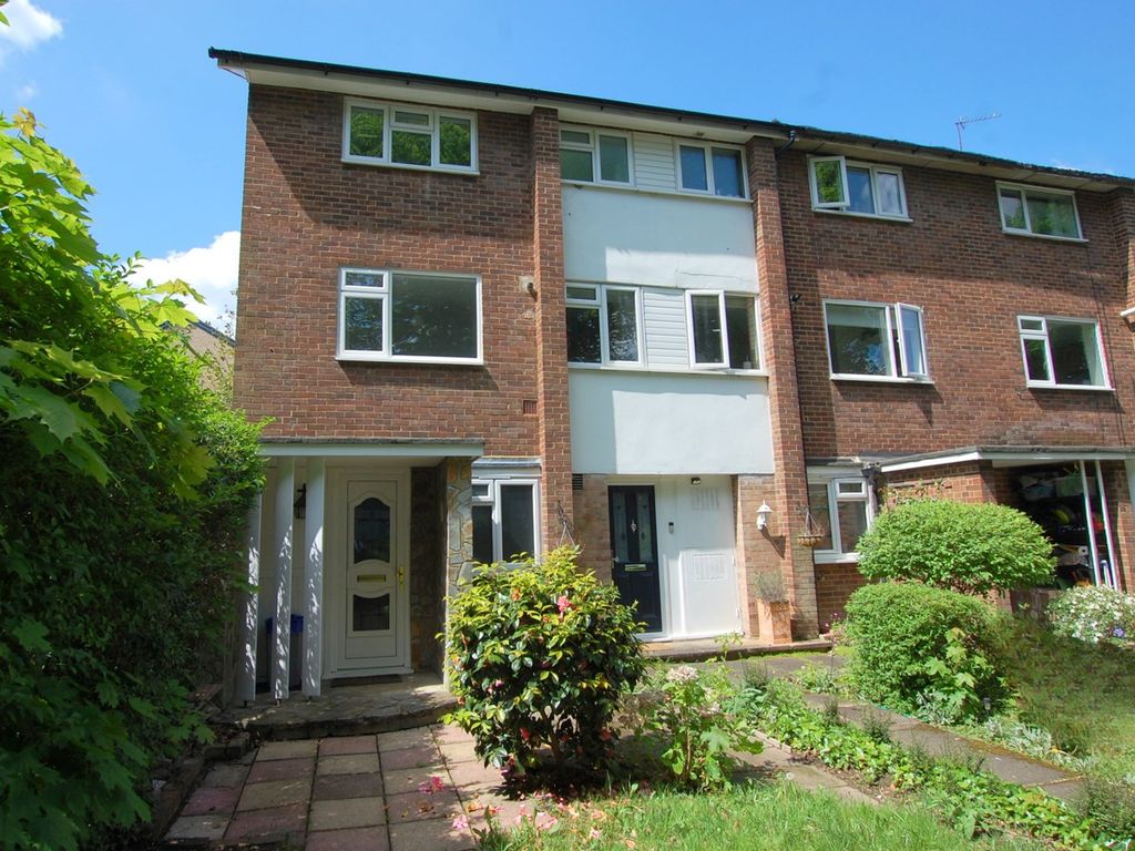 2 bed for sale in Bond Gardens, Wallington SM6, £310,000