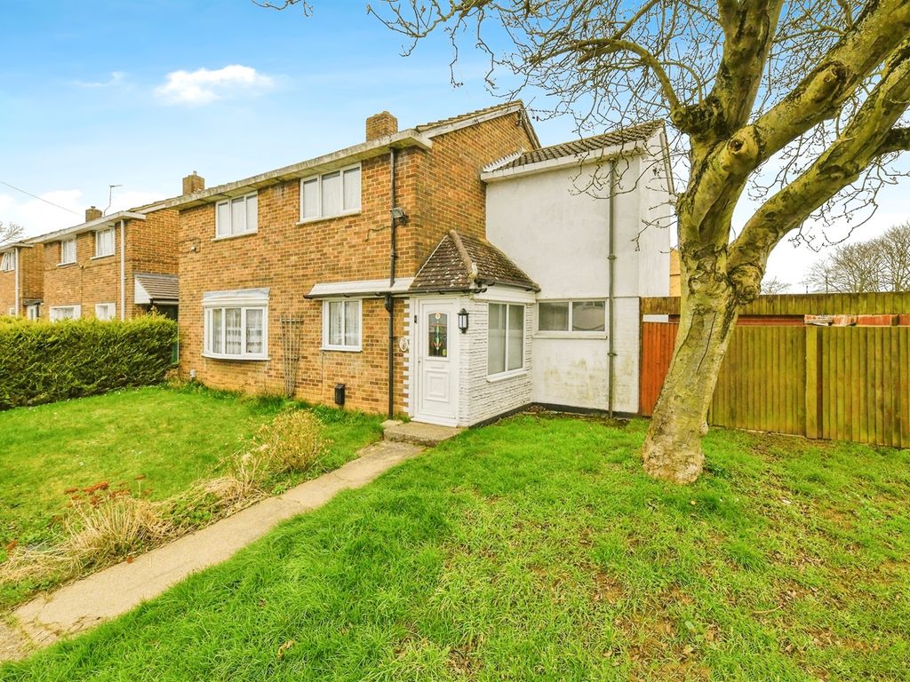 5 bed end terrace house for sale in The Willows, Stevenage SG2, £