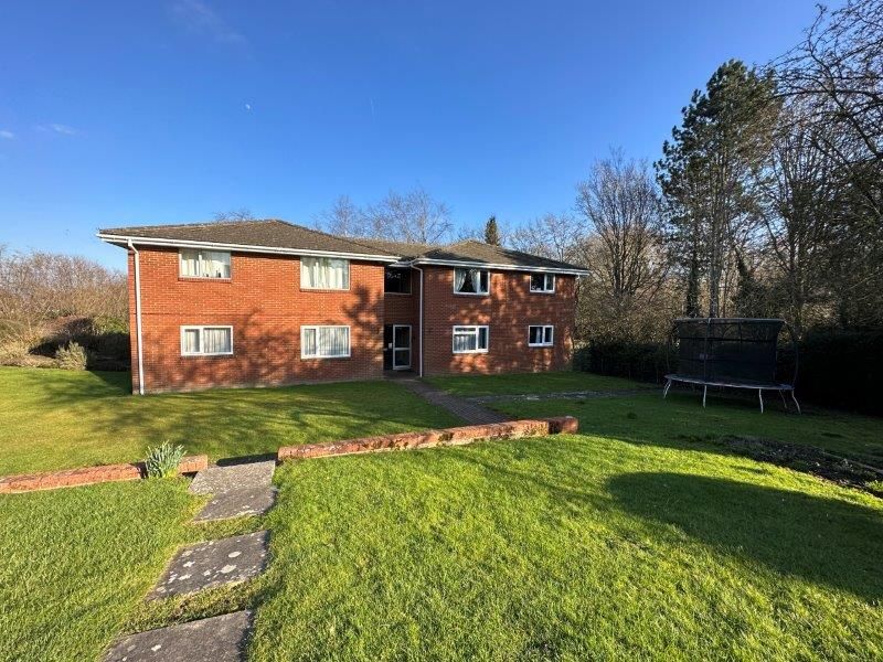 2 bed flat for sale in Marlborough Road, Swindon SN3 Zoopla