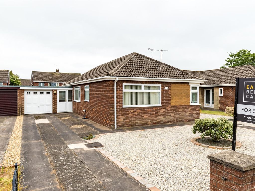 3 bed semidetached bungalow for sale in Sandringham Crescent