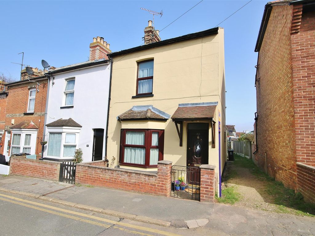 2 bed end terrace house for sale in Church Road, Walton On The Naze