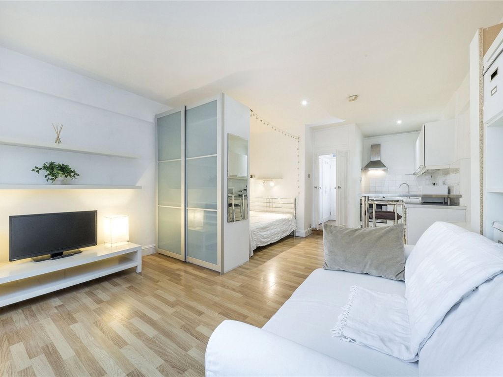 Studio to rent in Phoenix House, Charing Cross Road WC2H, £1,733 pcm