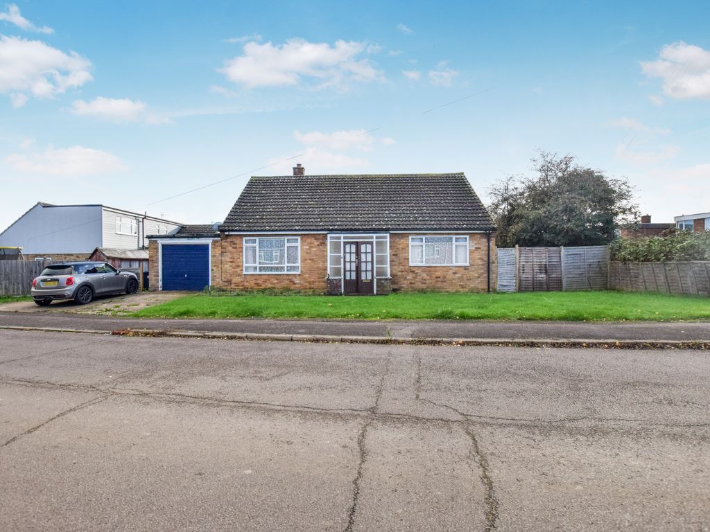 3 bed detached house for sale in Veasey Road, Hartford, Huntingdon PE29