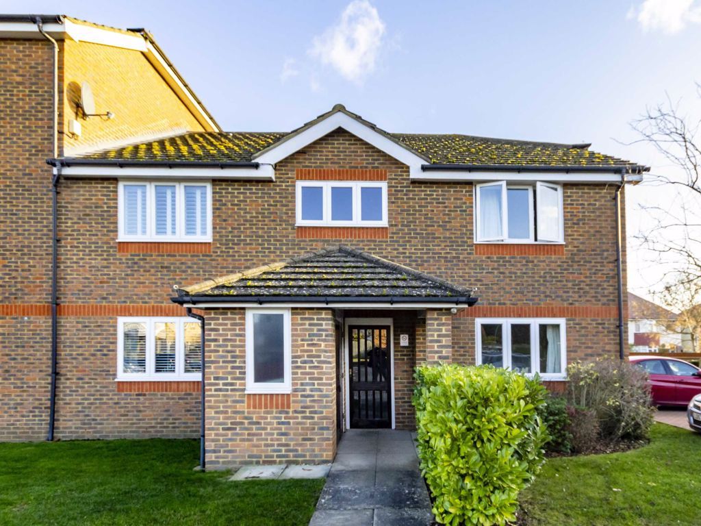 1 bed flat to rent in Yeend Close, West Molesey KT8 Zoopla