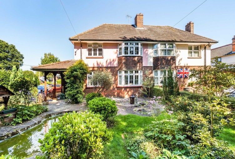 3 bed semidetached house for sale in Green Lane, Frogmore, Camberley