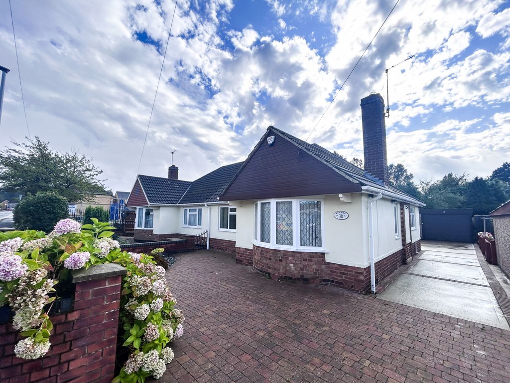 3 bed semidetached bungalow for sale in Dewsbury Avenue, Scunthorpe