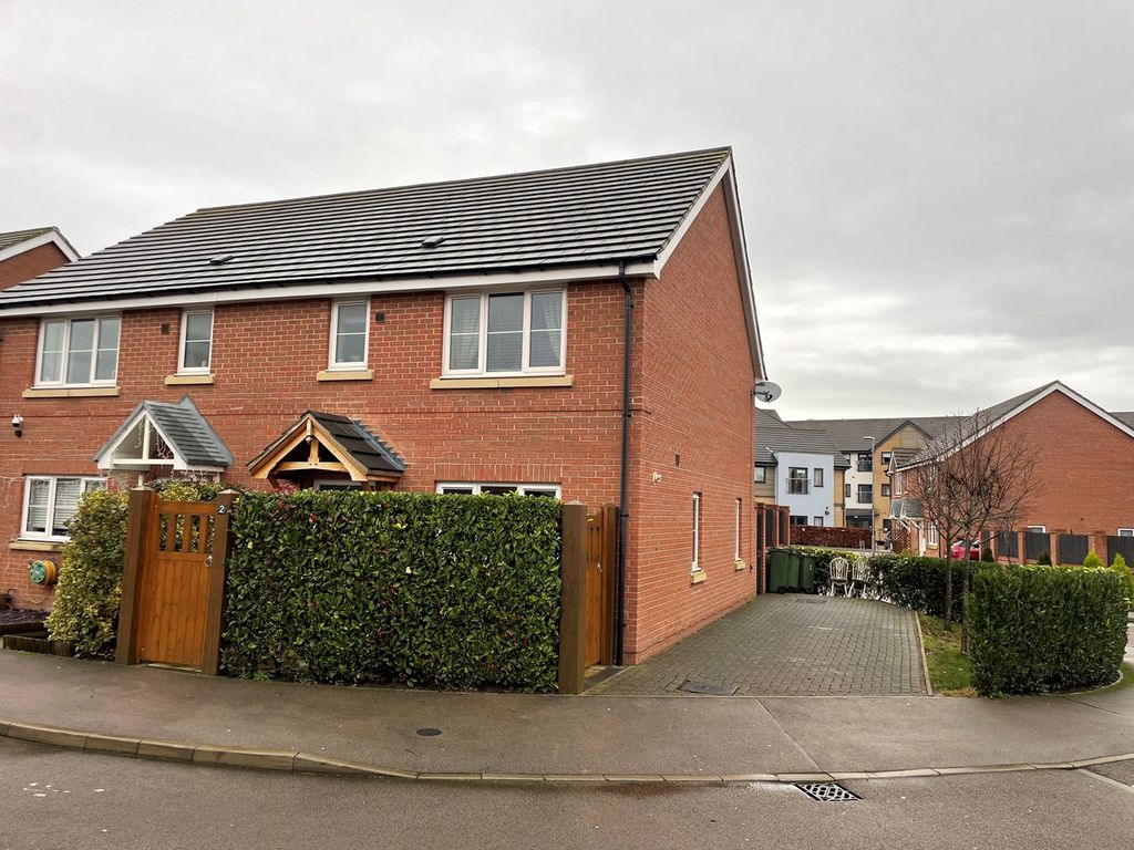 3 bed semidetached house for sale in Skippers Close, Blaby, Leicester