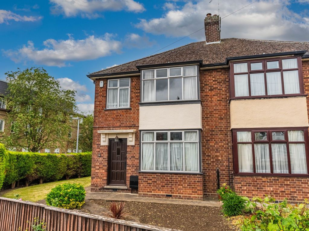 3 bed semidetached house for sale in Whitehill Road, Cambridge CB5, £
