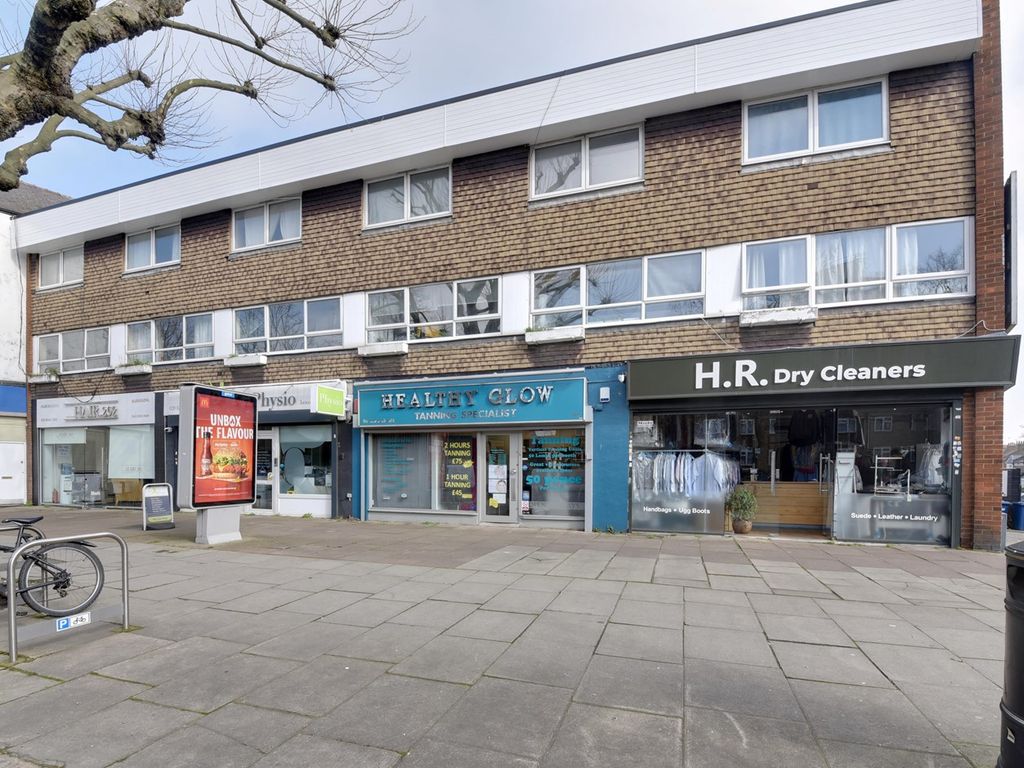 2 bed flat for sale in High Road, East Finchley N2, £350,000 Zoopla