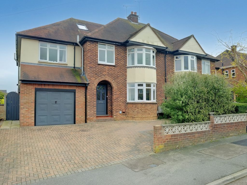4 bed semidetached house for sale in Gordon Road, Chelmsford CM2 Zoopla