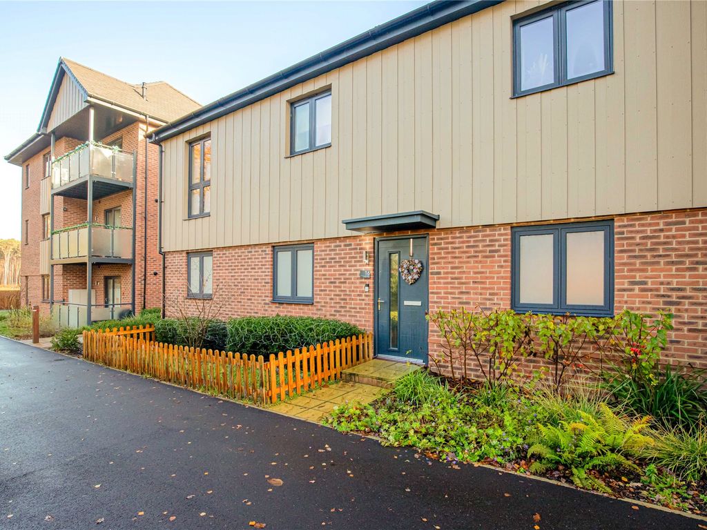 2 bed flat for sale in Lavant Way, Crowthorne, Berkshire RG45, £335,000 Zoopla