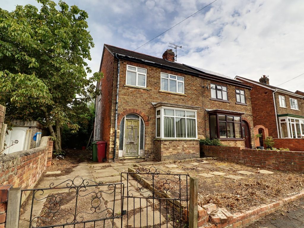 3 bed semidetached house for sale in Brandon Road, Scunthorpe DN15, £