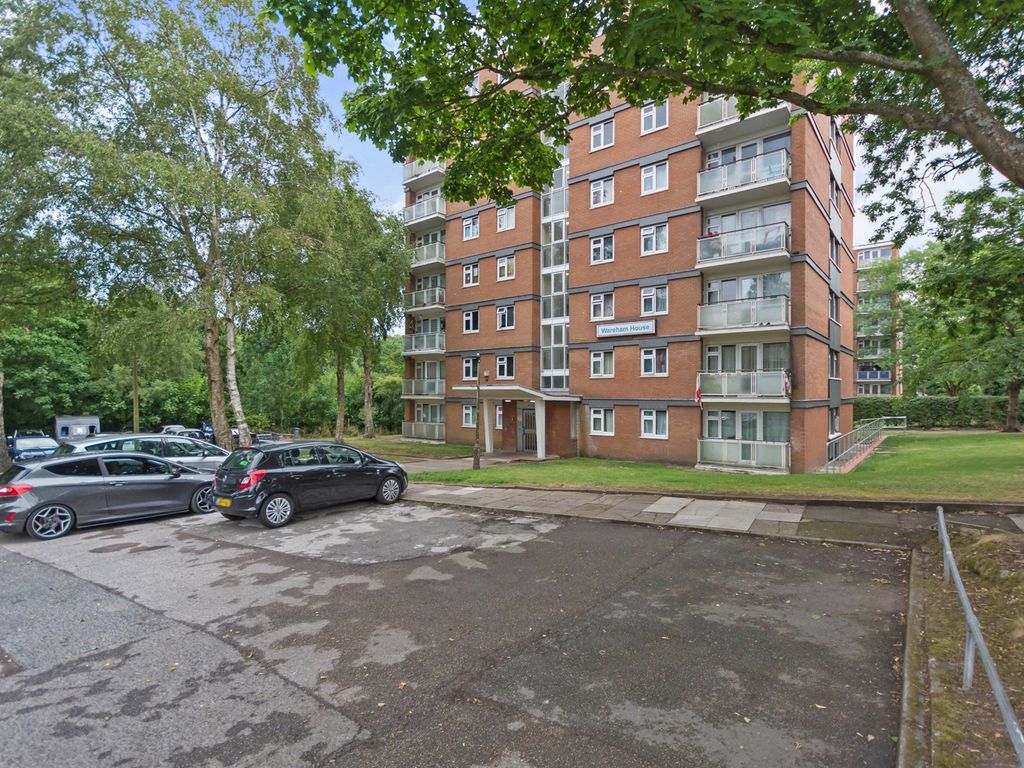 2 bed flat for sale in Brompton Pool Road, Hall Green, Birmingham B28
