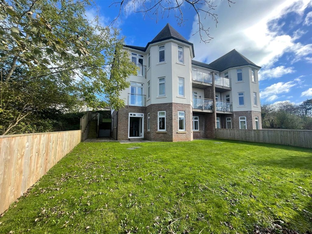 2 bed flat for sale in Sharkham Court, Brixham, Devon TQ5, £275,000