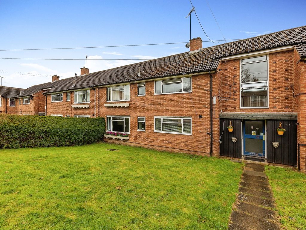 2 bed flat for sale in Victoria Street, Aylesbury HP20 Zoopla