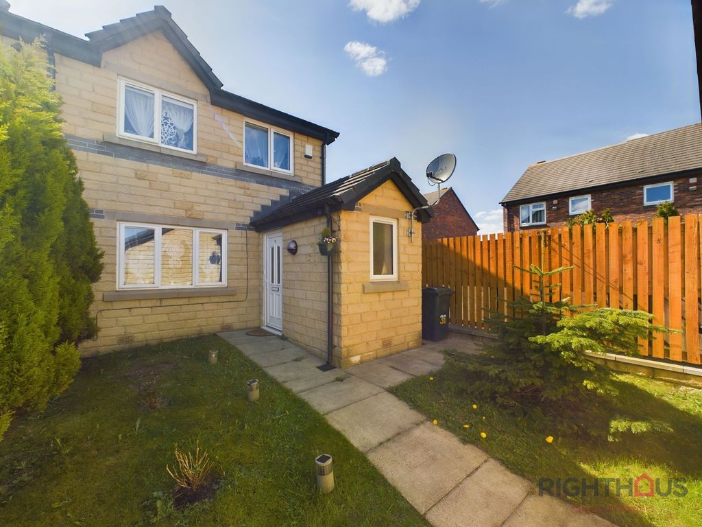 3 bed semidetached house for sale in Redwood Crescent, Bradford BD4